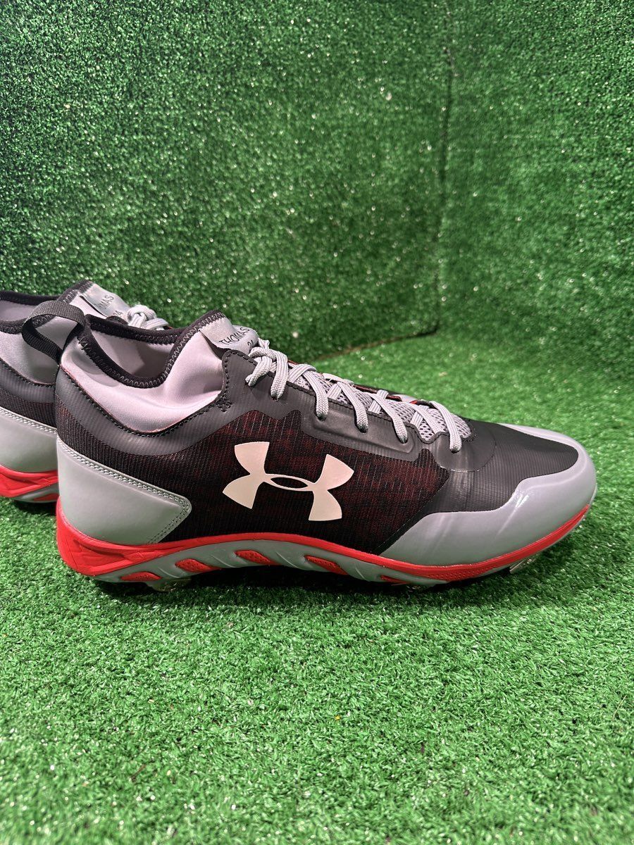 Team Issue Under Armour Thomas #24 Spine Heater Mid ST 13 Size Baseball Cleats 