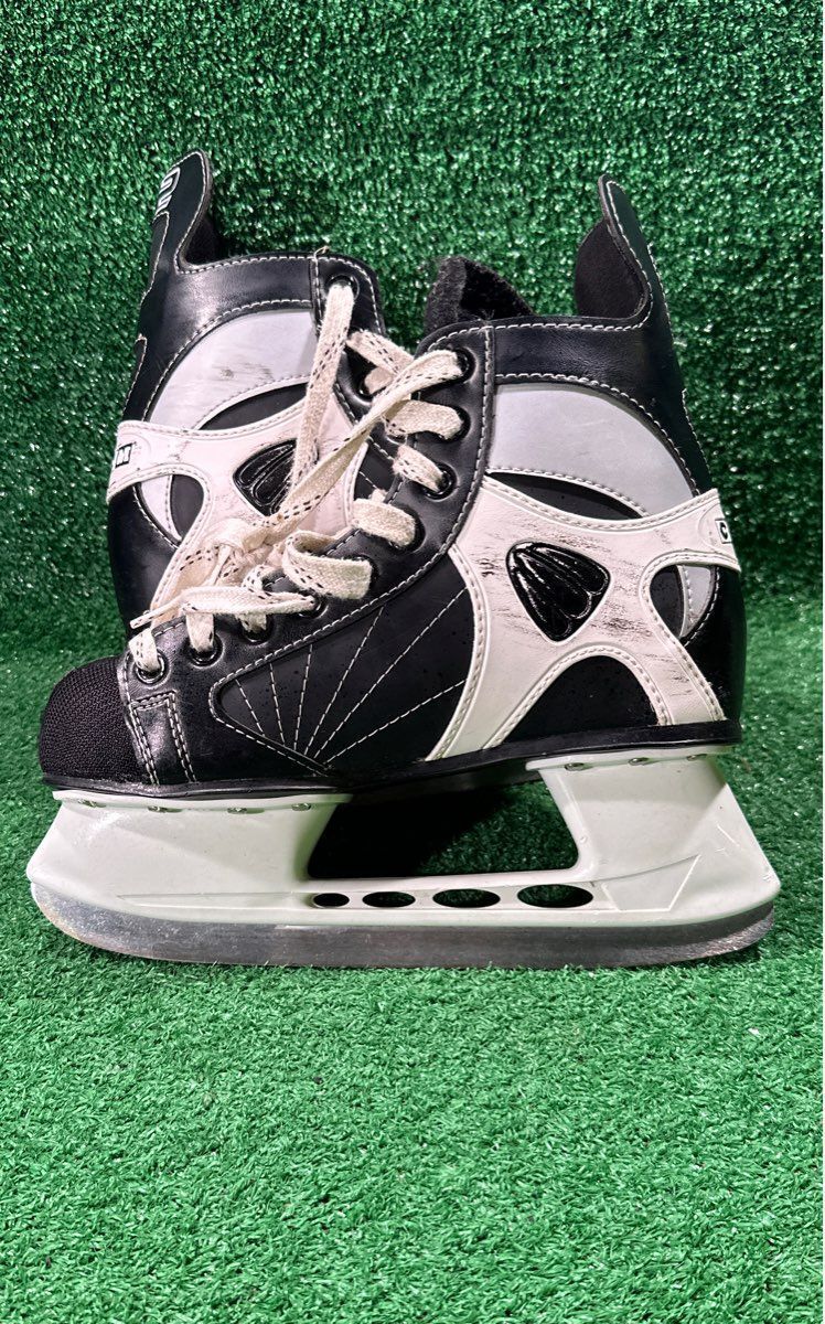 Ccm 52 Hockey Skates 5.5 Skate Size