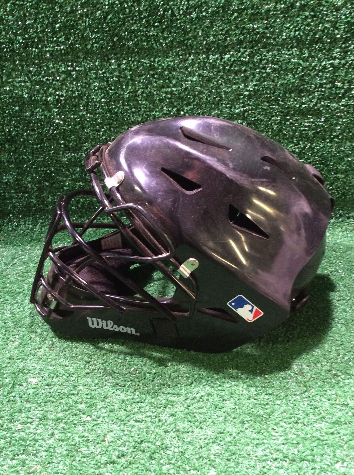 Wilson WTA558000SM 6" To 7" Hockey Style Catcher's Helmet