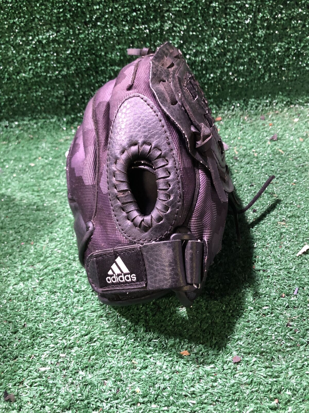 Adidas TS1000DCB 10" Teeball Glove (RHT)