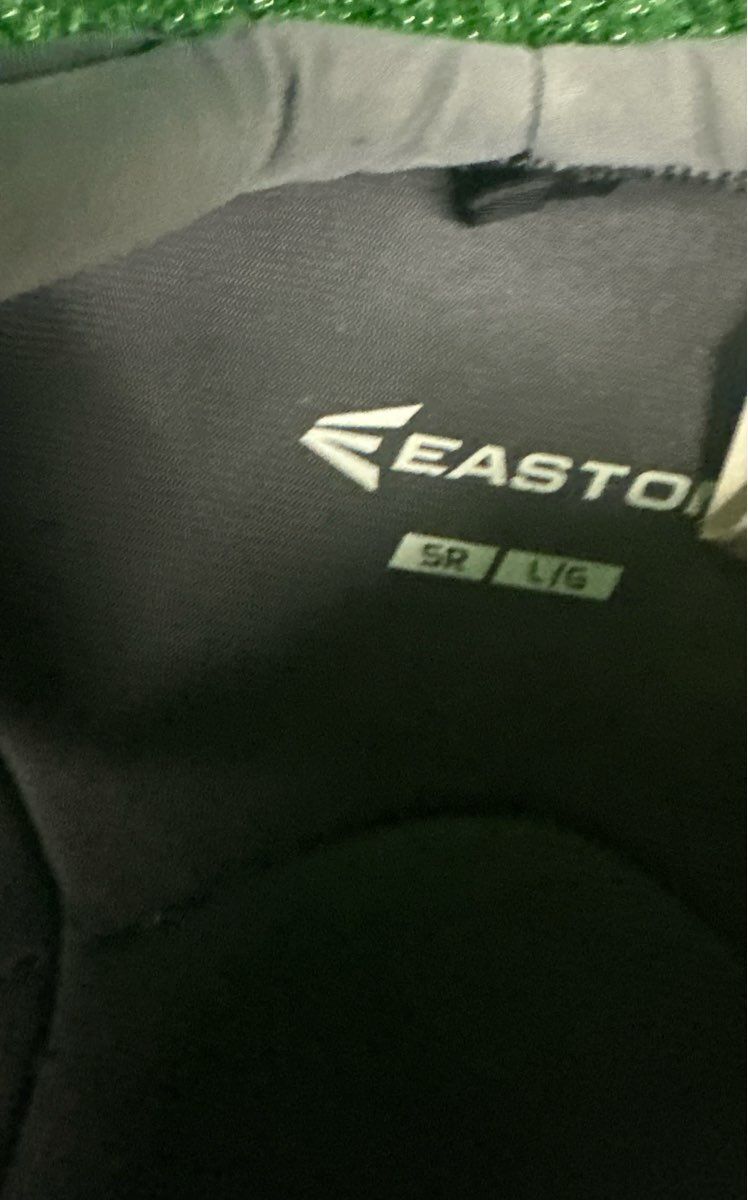 Easton M3 Hockey Shoulder Pads Senior Large (L)