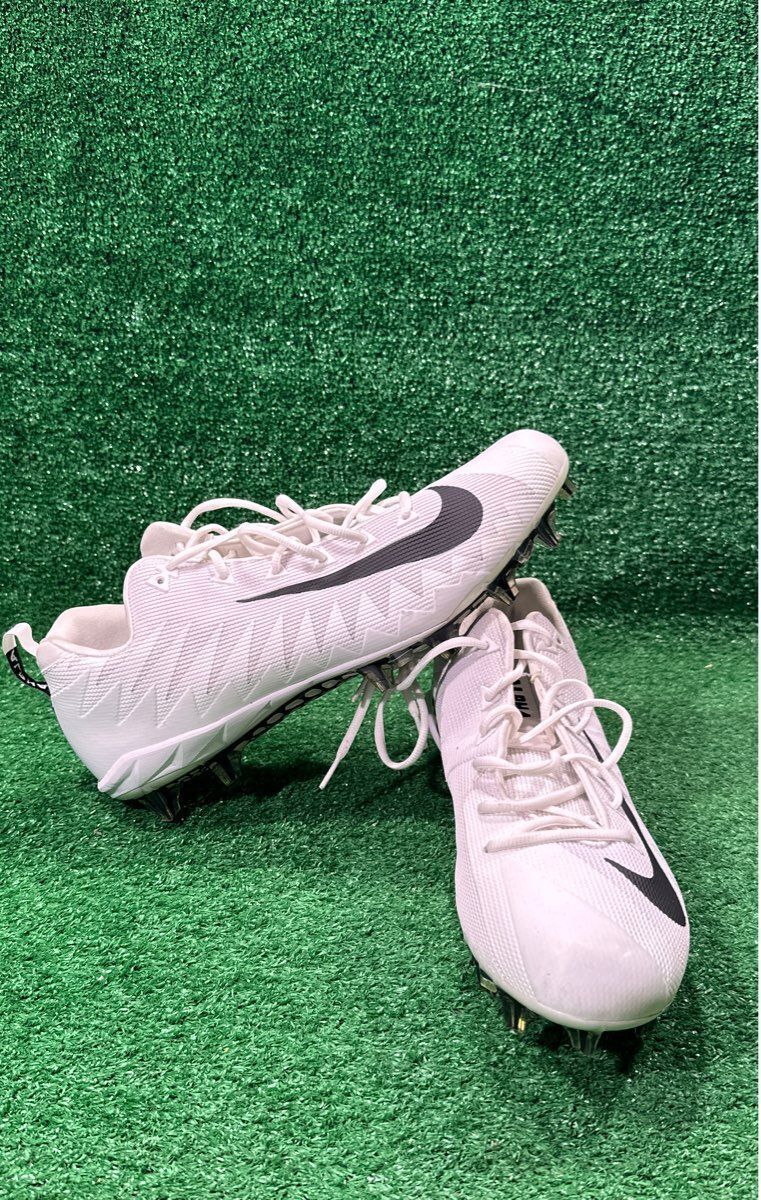 Nike Alpha Menace 15.0 Size Football Cleats