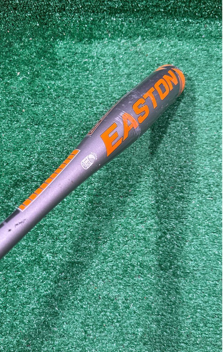 Easton Magnum Baseball Bat 28" 18 oz. (-10) 2 1/4"