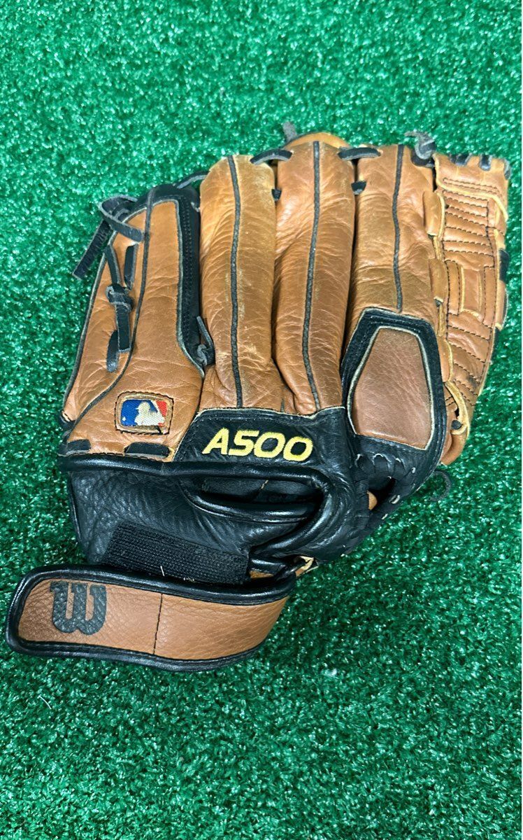 Wilson A500 11.5" Baseball Glove (RHT)