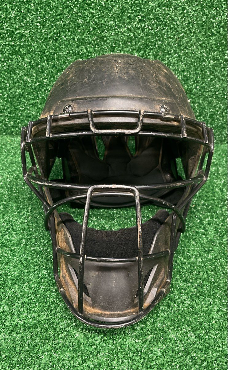 Easton M-10 6 1/8" To 7 3/8" Catcher's Helmet