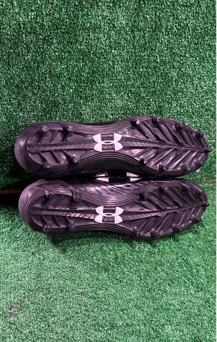 Team Issued Under Armour UA Team Spotlight N 15.0 Size Football Cleats