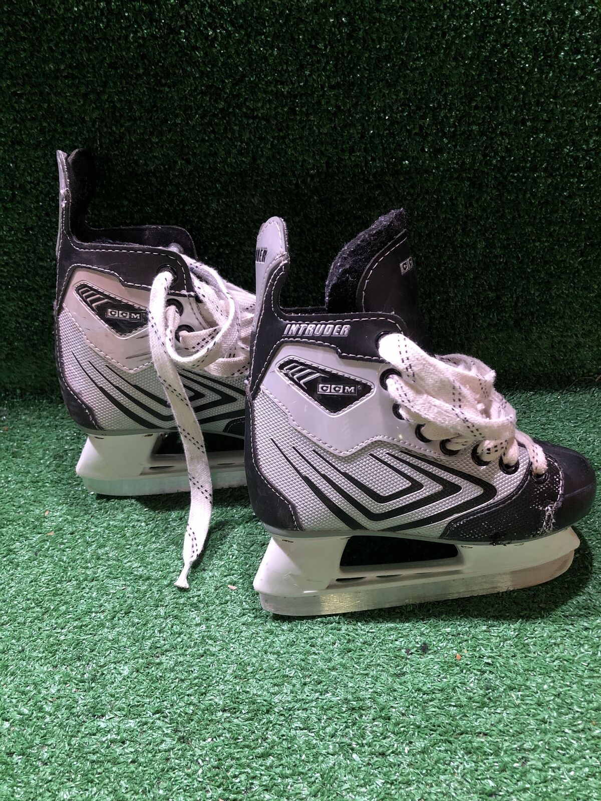 Ccm Intruder Hockey Skates Youth 12.0J Skate Size