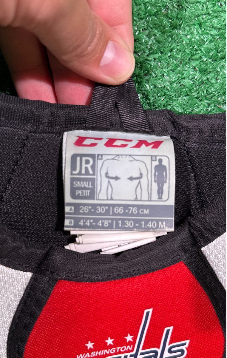 Ccm LTP Capitals Hockey Shoulder Pads Junior Small (S)