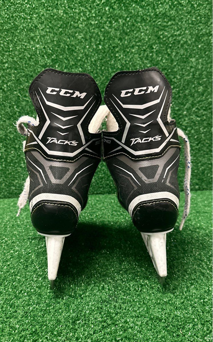 Ccm Tacks 9040 Hockey Skates 1.0 Skate Size