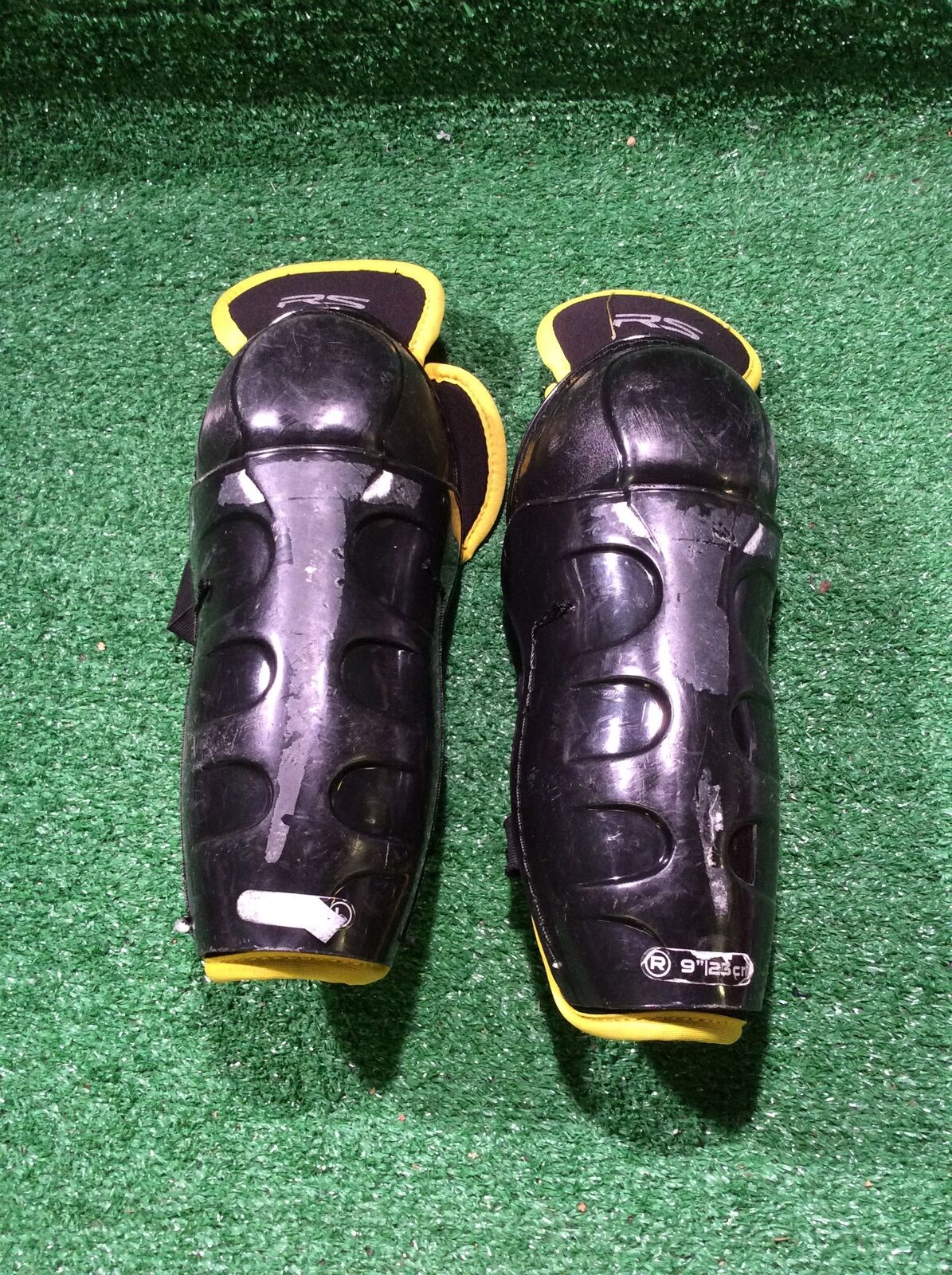 Easton Stealth RS 9" Hockey Shin Guards