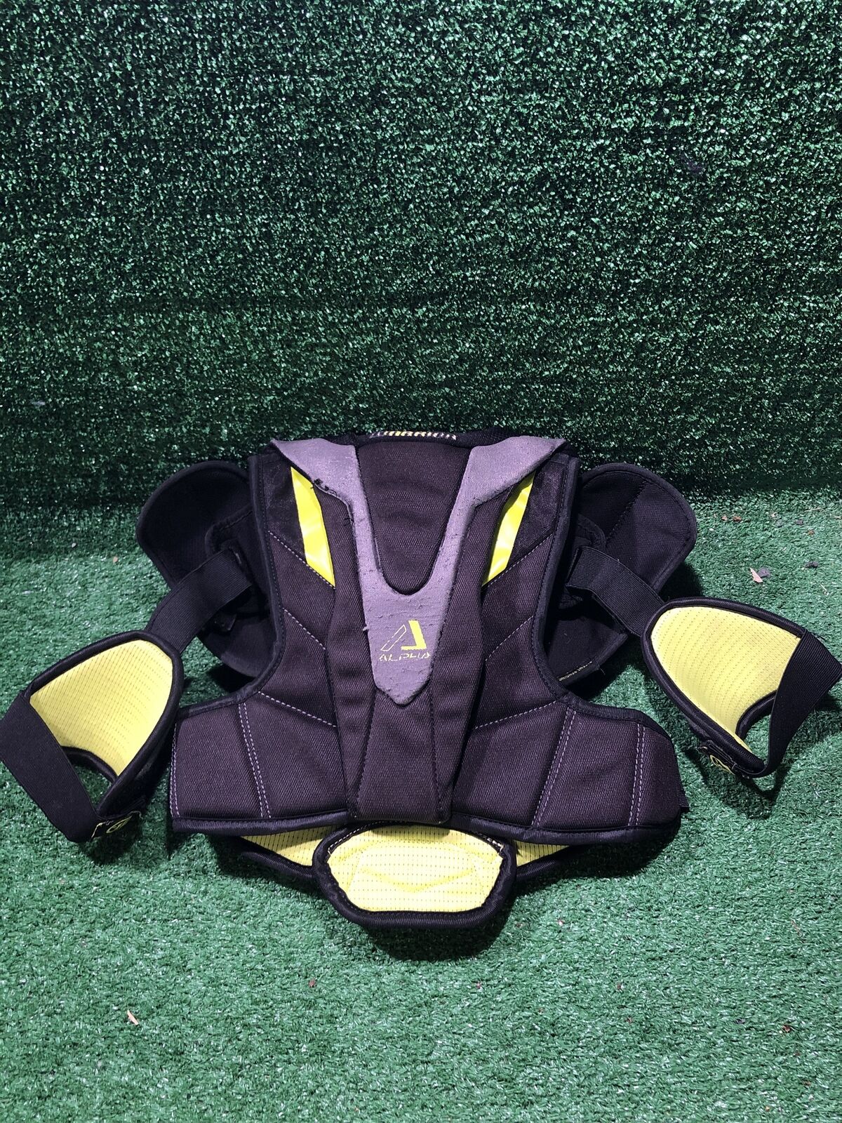 Warrior Alpha QX Pro Hockey Shoulder Pads Junior Medium (M)