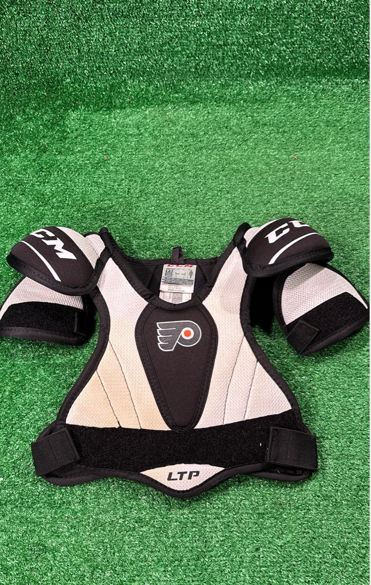 Ccm LTP Hockey Shoulder Pads Youth Large (L)