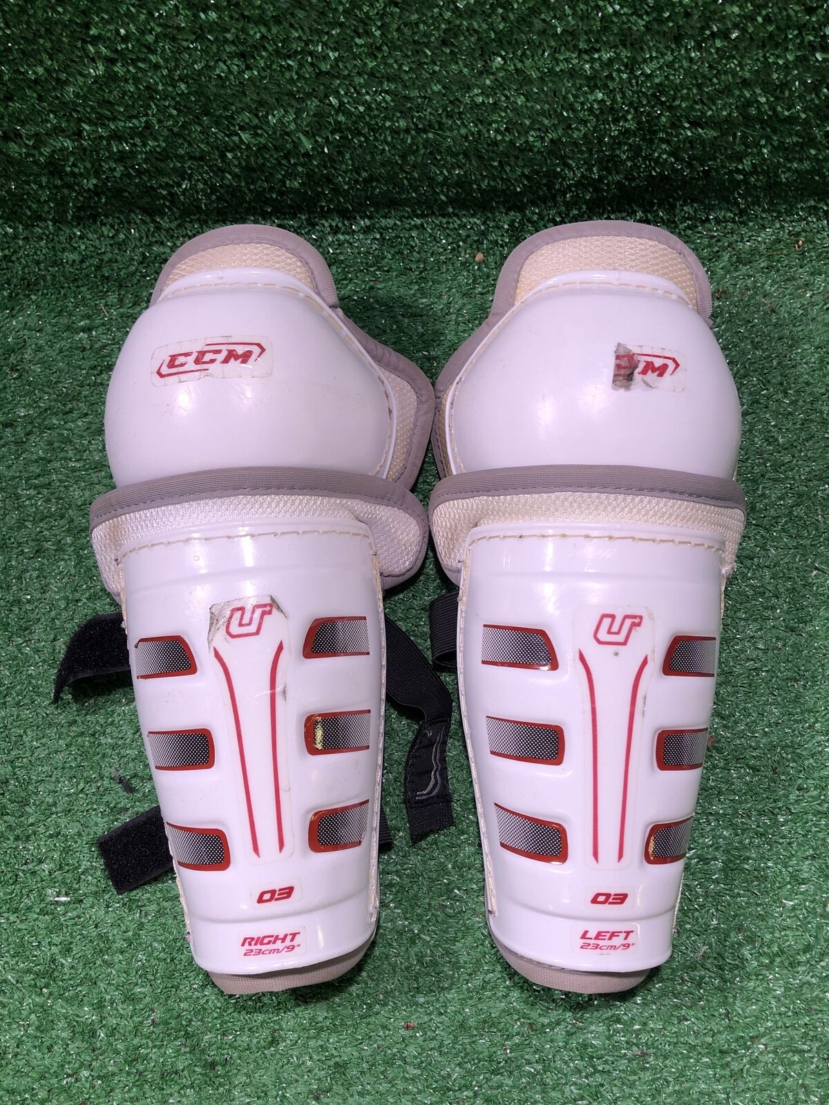 Ccm U+ 03 9" Hockey Shin Guards