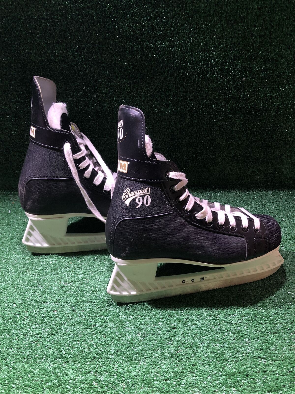 CCM Champion 90 Hockey Skates Adult 7.0 Skate Size