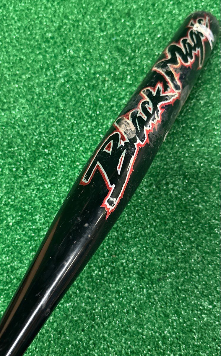 Easton Black Magic Softball Bat 34" 28 oz. (-6) 2 1/4"