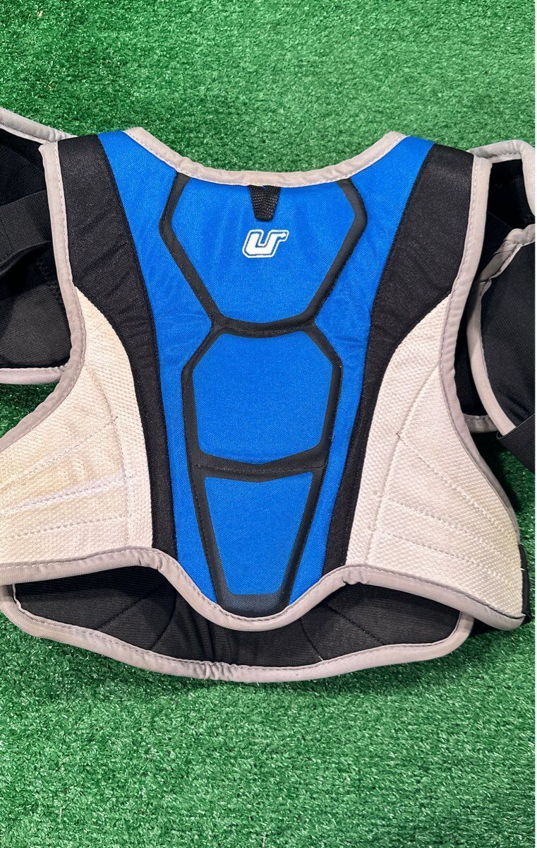 Ccm LTP Hockey Shoulder Pads Youth Medium (M)