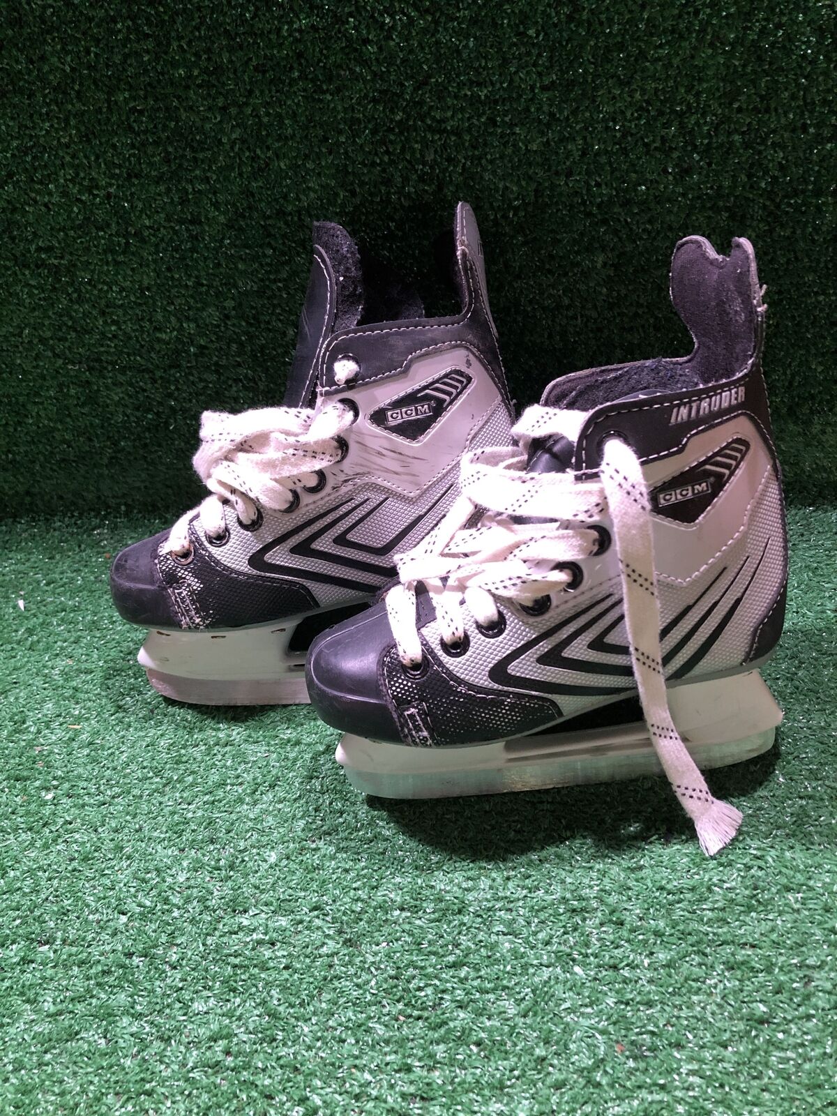 Ccm Intruder Hockey Skates Youth 12.0J Skate Size