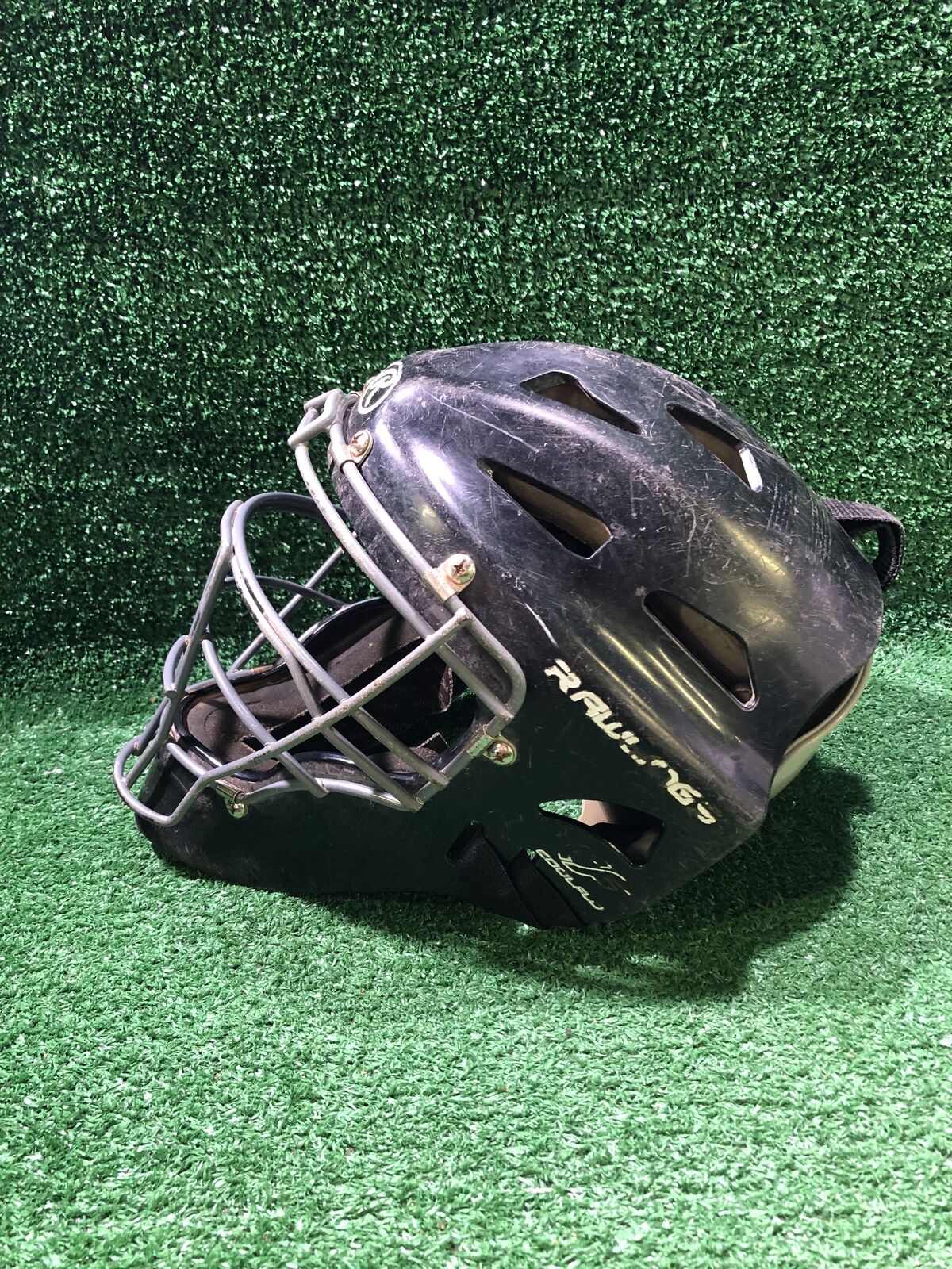 Rawlings CHVELY-RevD 6 1/2" To 7" Hockey Style Catcher's Helmet