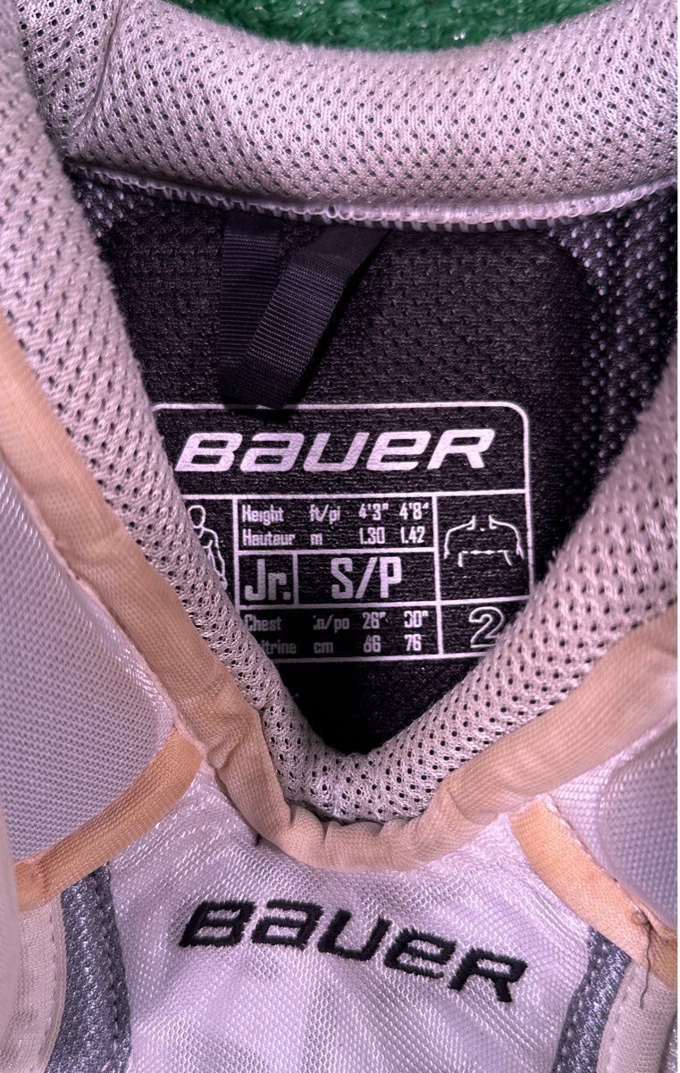 Bauer Nexus 600 Hockey Shoulder Pads Junior Small (S)