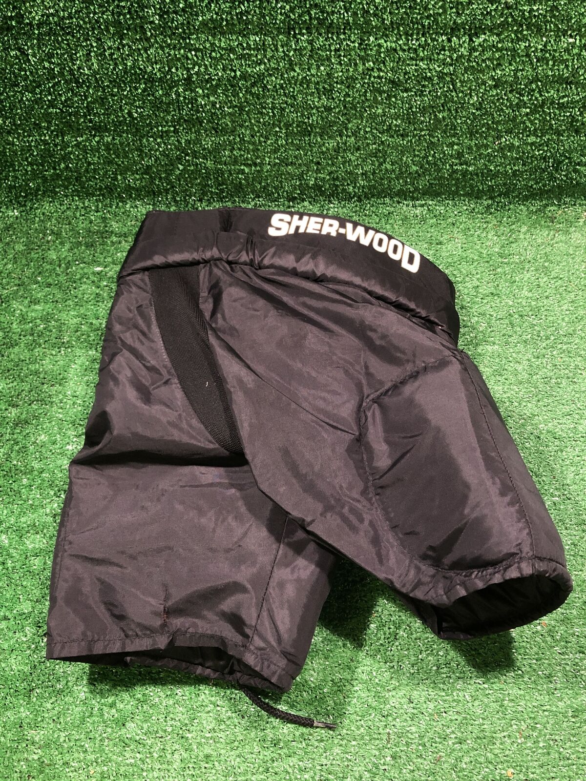 Sher Wood Hockey Pants Youth Large (L)