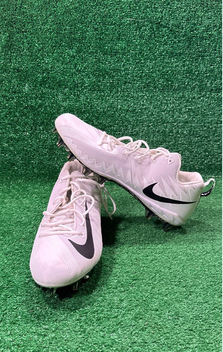 Nike Alpha Menace 15.0 Size Football Cleats