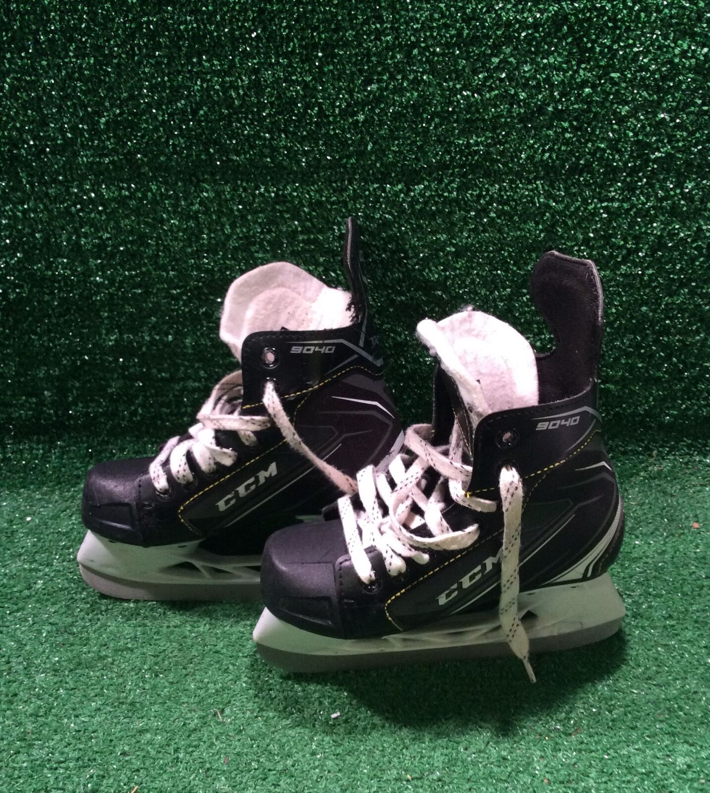 Ccm Tacks 9040 Hockey Skates Youth 13.0Y Skate Size