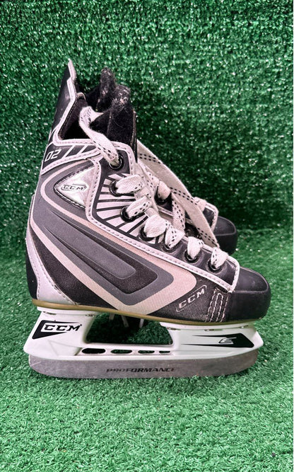 CCM O2 Junior Hockey Skates 9 Skate Size