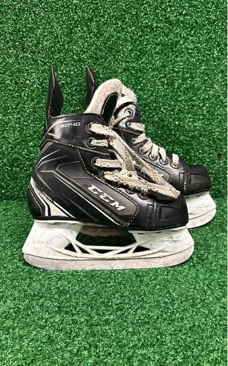 CCM Tacks 9040 Hockey Skates 11 Youth Skate Size