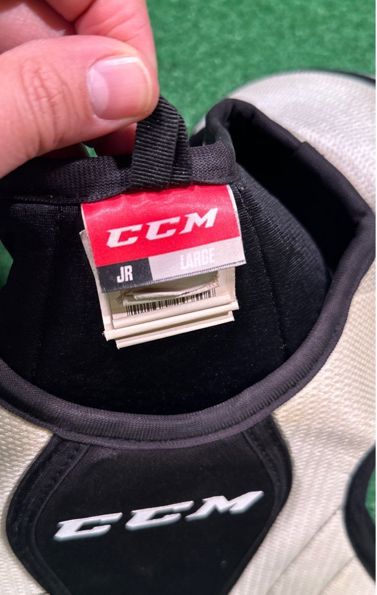 Ccm LTP Hockey Shoulder Pads Junior Large (L)