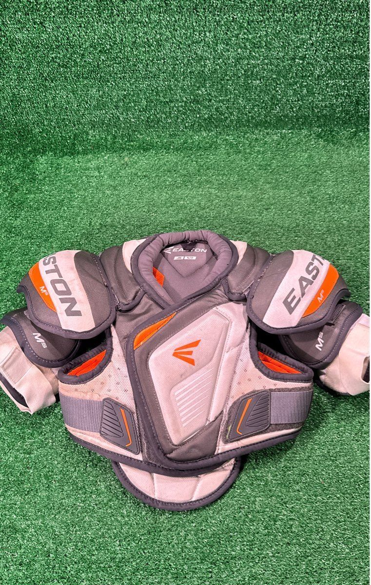 Easton M5 Hockey Shoulder Pads Junior Small (S)