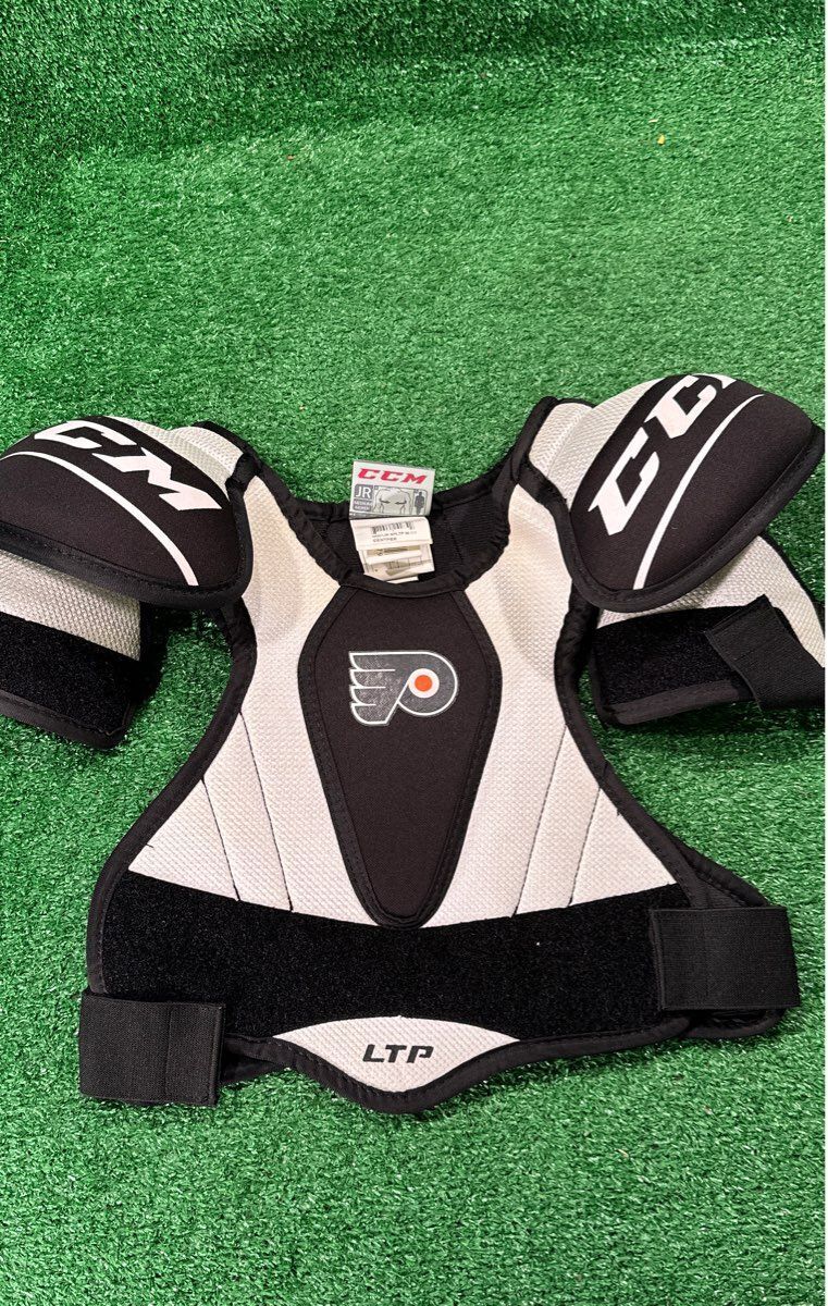 Ccm Flyers LTP Hockey Shoulder Pads Junior Medium (M)