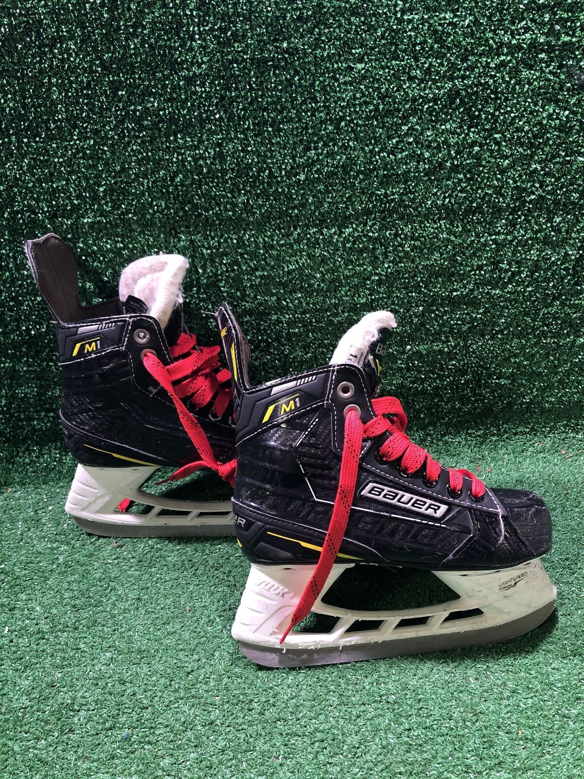 Bauer Supreme M1 Hockey Skates 1.5D Skate Size