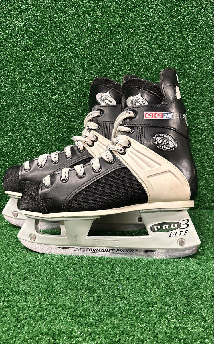 Ccm Tacks 152 VINTAGE Hockey Skates 5.0 Skate Size