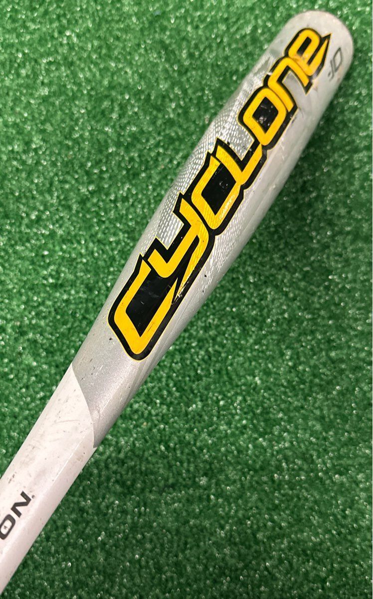 Easton Cyclone Baseball Bat 28" 18 oz. (-10) 2 1/4"