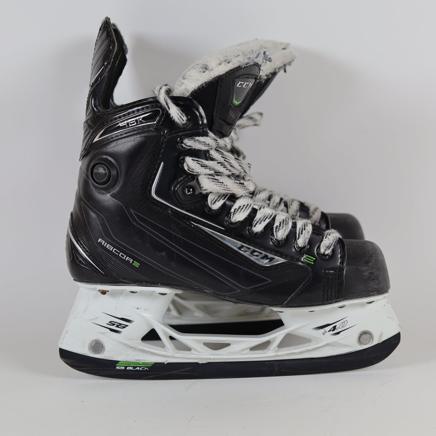 CCM Ribcor 48K Pump Size 4.5 Hockey Skates