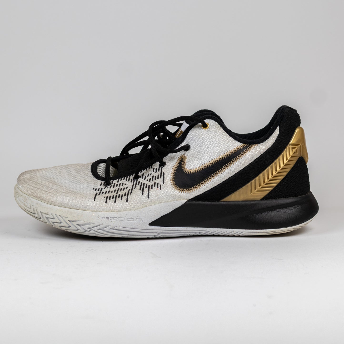 Nike Kyrie Flytrap II Basketball Shoes – New Without Box
