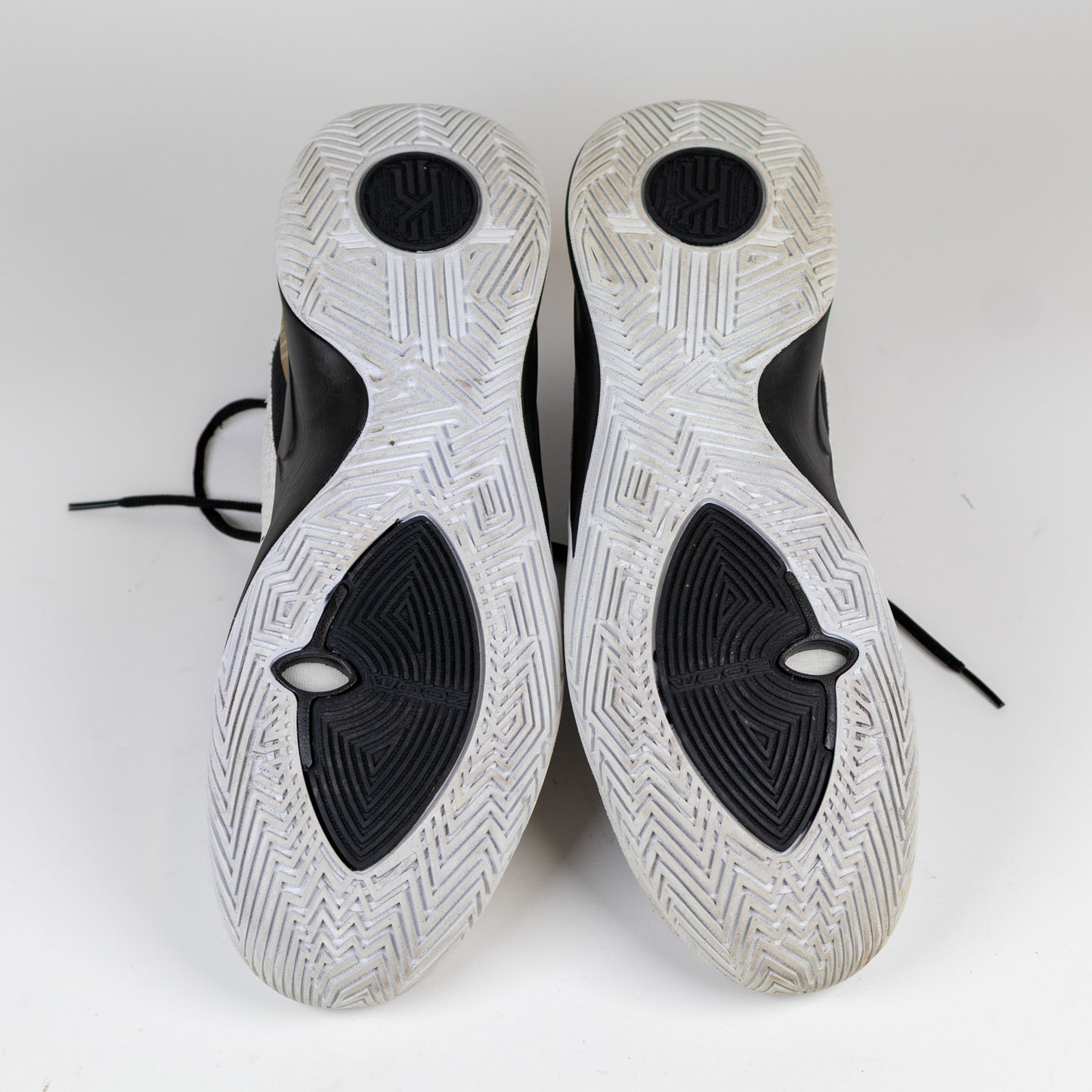 Nike Kyrie Flytrap II Basketball Shoes – New Without Box