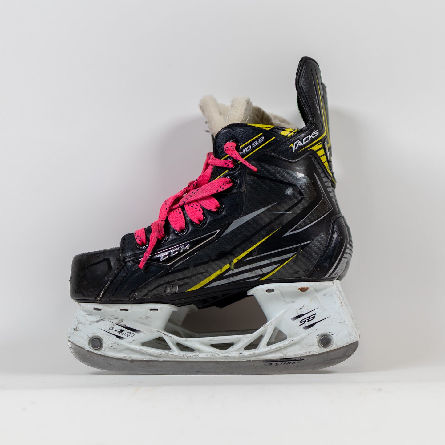 CCM Tacks 4092 Size 2 Hockey Skates