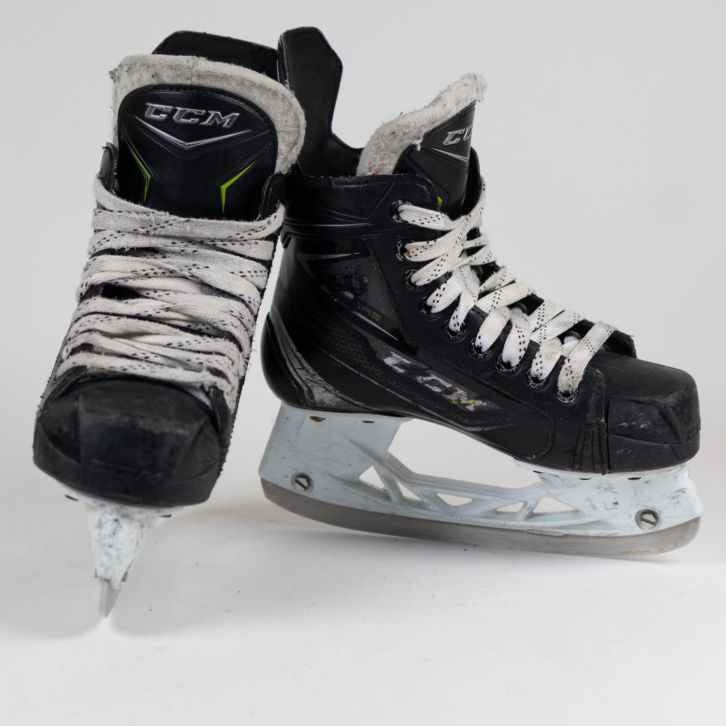 CCM Ribcor 74K Size 2.0D Hockey Skates
