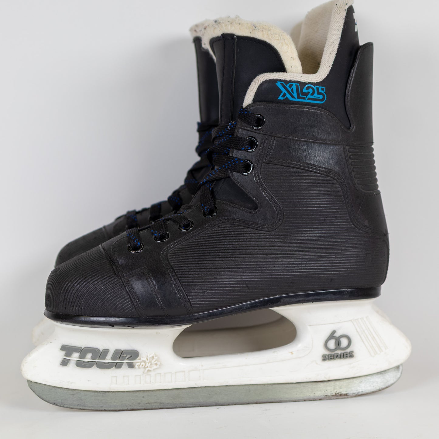 CCM JetSpeed XL25 Size 4.0 Hockey Skates