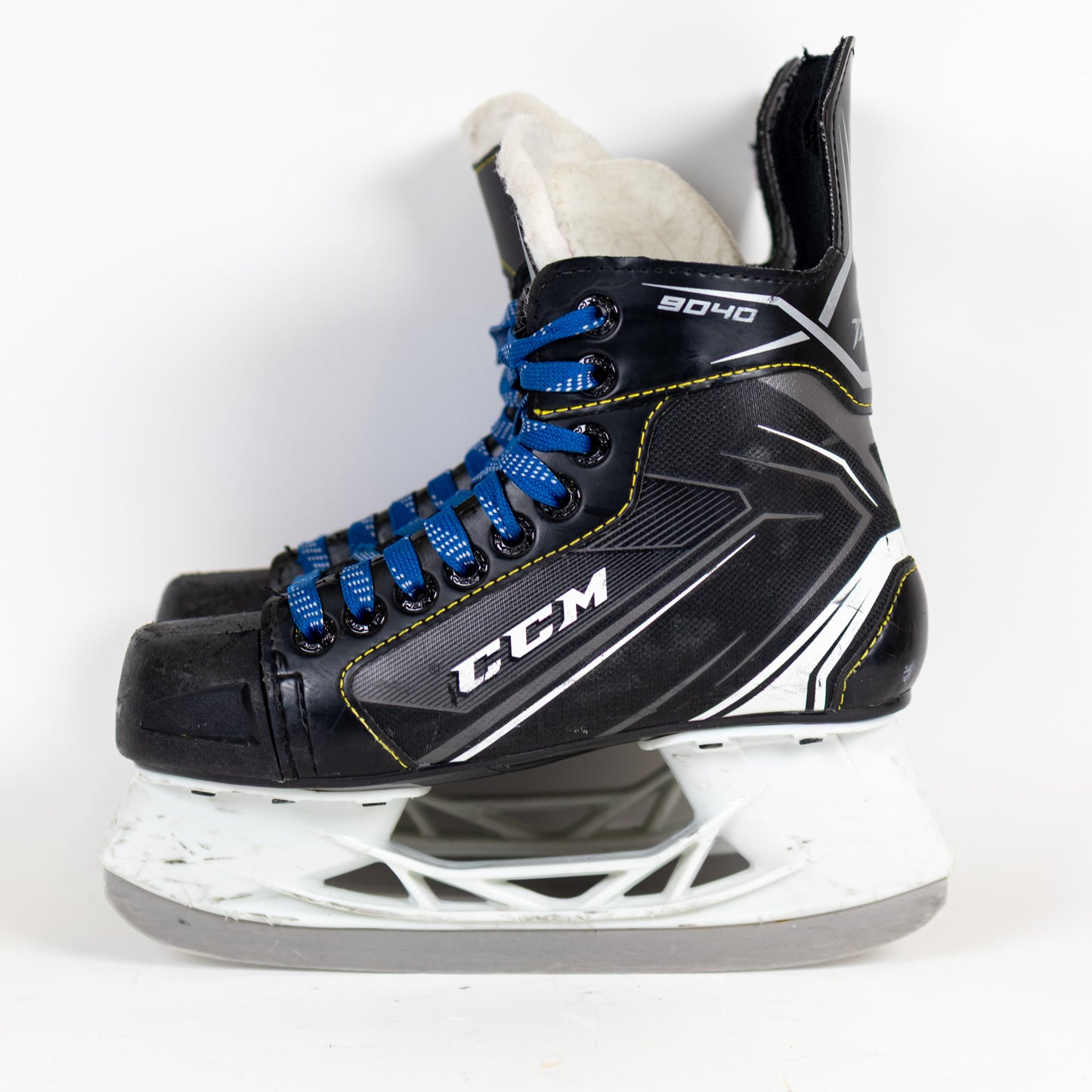 CCM Tacks 9040 Size 2.0 Hockey Skates