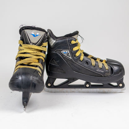 CCM 04 V2 Size 2.0 Hockey Skates