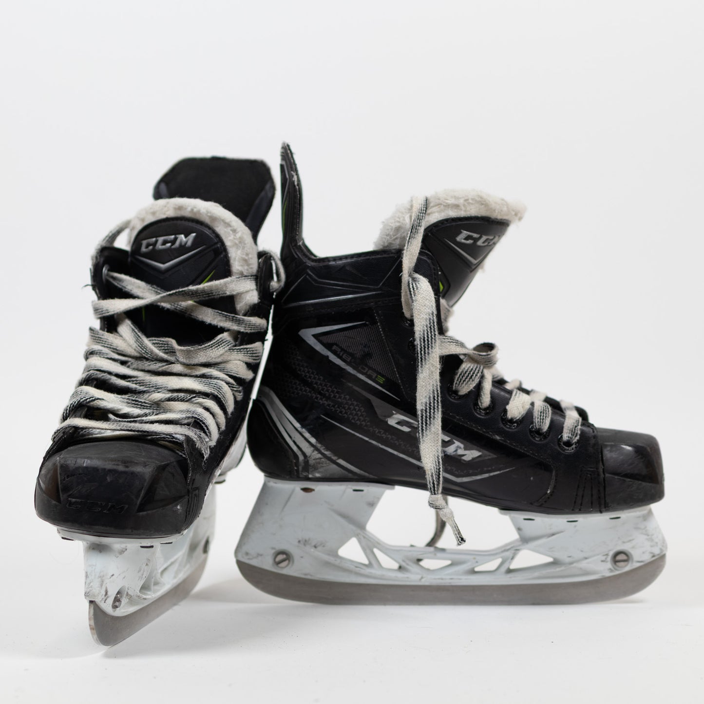 CCM Ribcor 74K Size 3 Hockey Skates