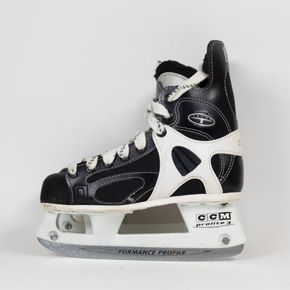 Vintage CCM Tacks 152 Size 2 Hockey Skates