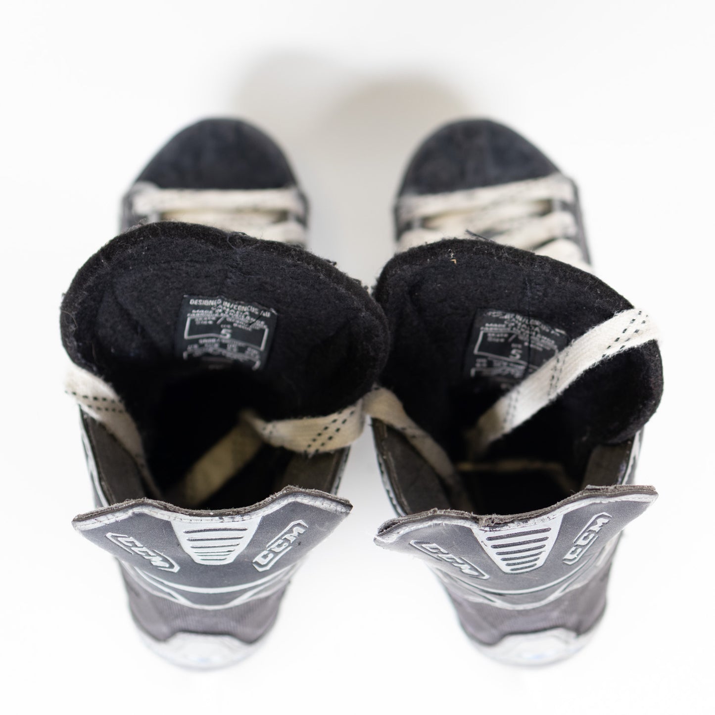 CCM V 06 Size 5 Hockey Skates