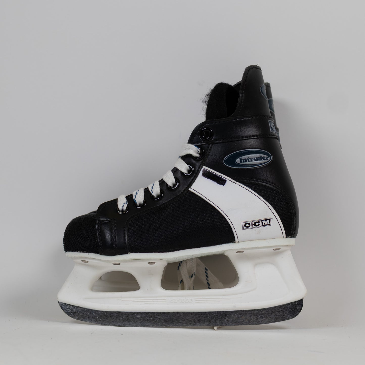 CCM Intruder Size 2 Hockey Skates