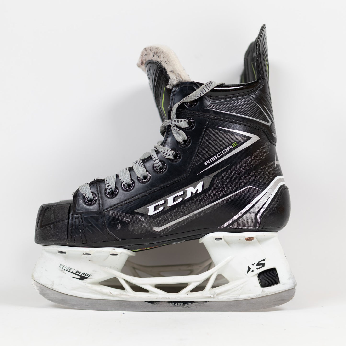 CCM Ribcor 76K Size 5 Hockey Skates