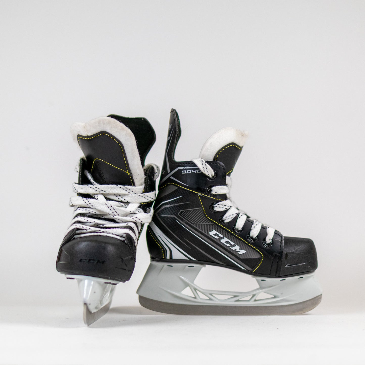 CCM Tacks 9040 Size 12 Youth Hockey Skates