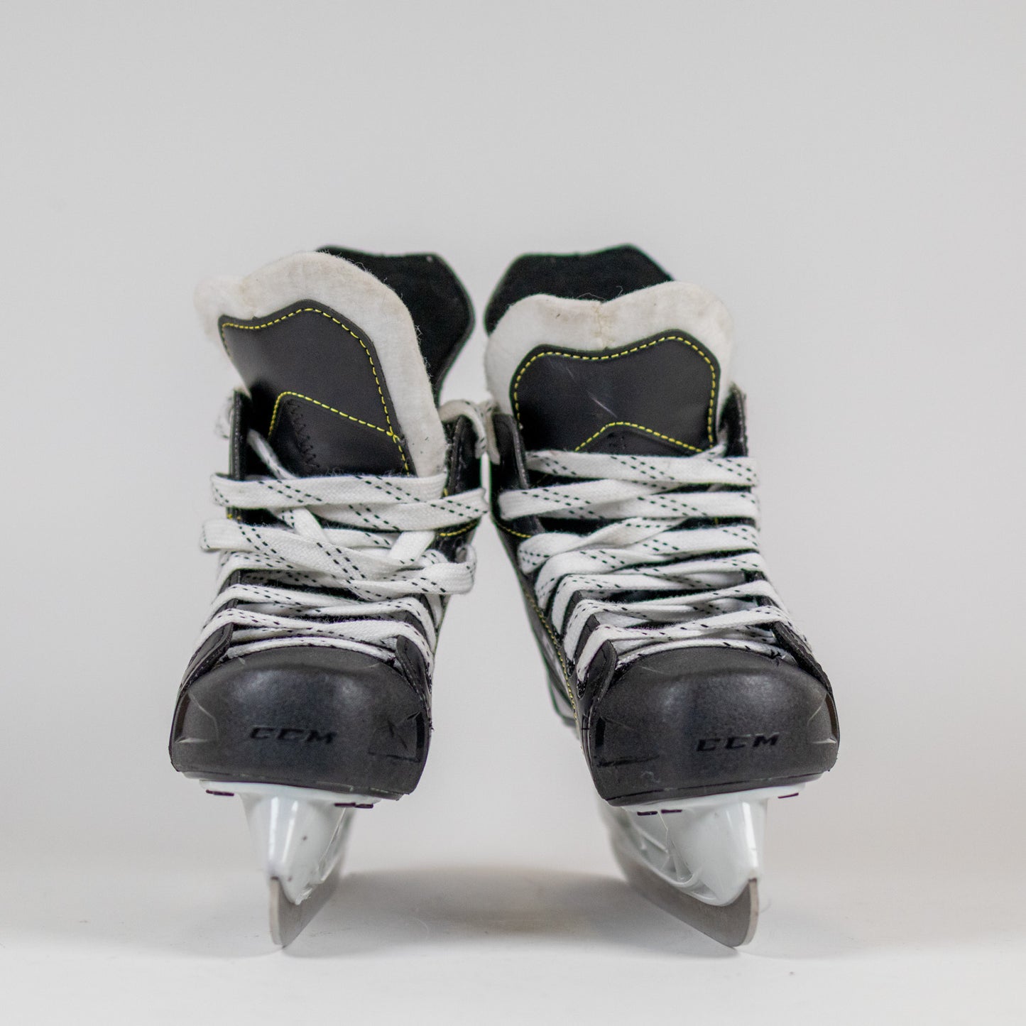 CCM Tacks 9040 Size 12 Youth Hockey Skates