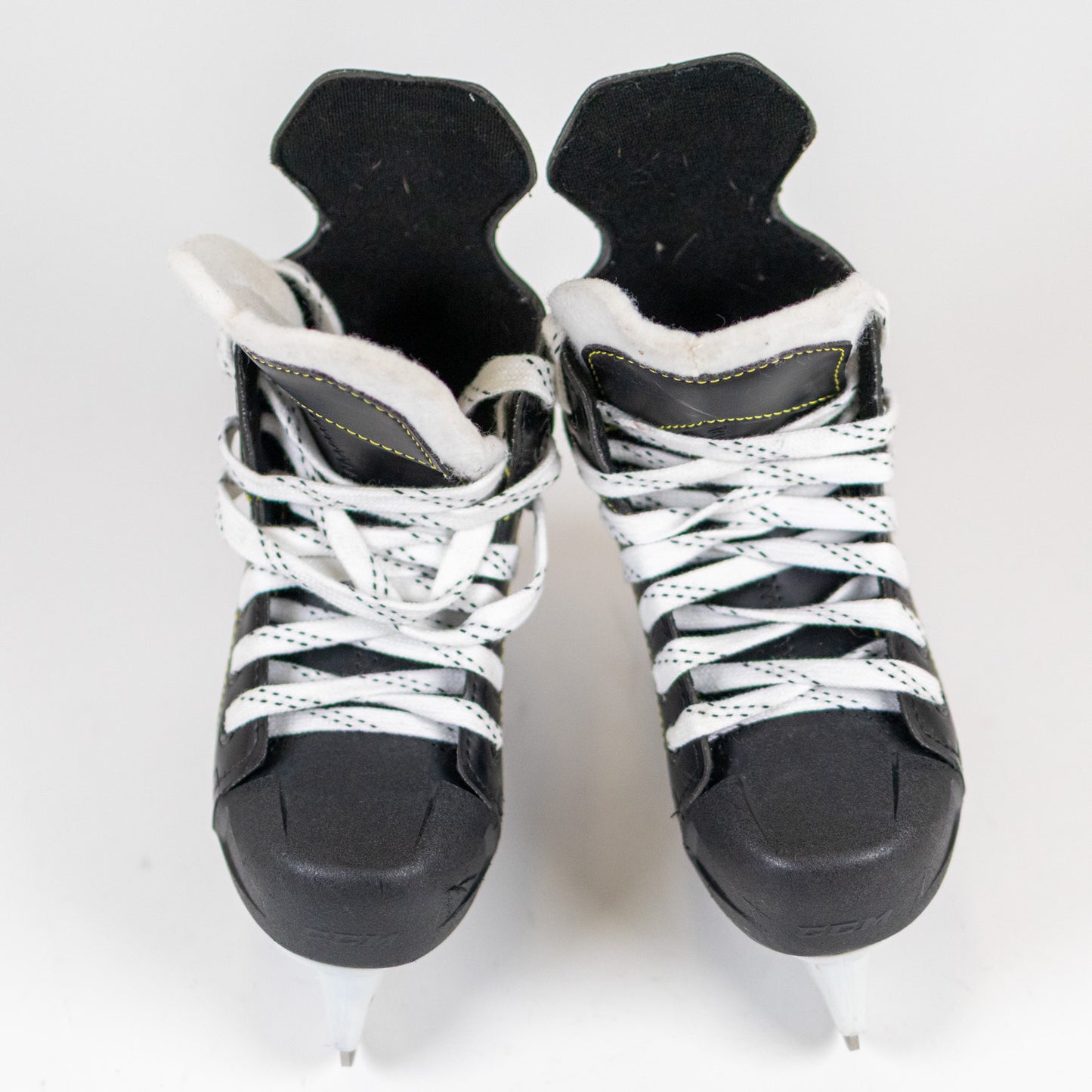CCM Tacks 9040 Size 12 Youth Hockey Skates